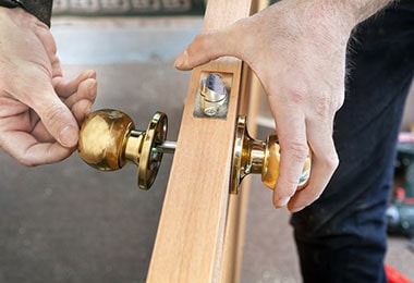 Ремонт дверной ручки